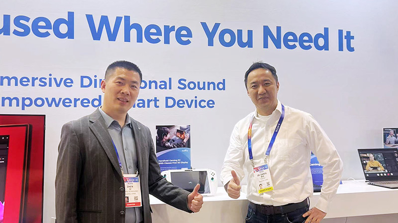 騰訊游戲新互動(dòng)產(chǎn)品中心總經(jīng)理吳丹&清聽聲學(xué)董事長(zhǎng)栗振合影