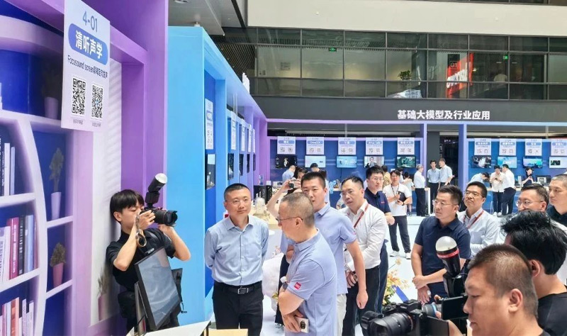 清聽聲學定向音箱聚音屏亮相聯想創投2025，AI PC進入“聽覺進化”時代