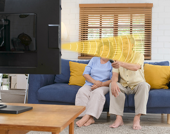 智能電視集成定向音響，個性化聽音，不干擾休息的人。