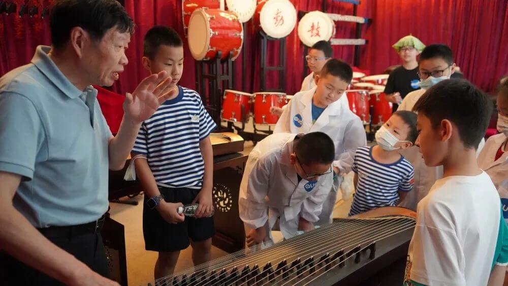 清聽聲學特邀中國科學院郝懷寧老師帶領大家開展了各項活動游戲體驗